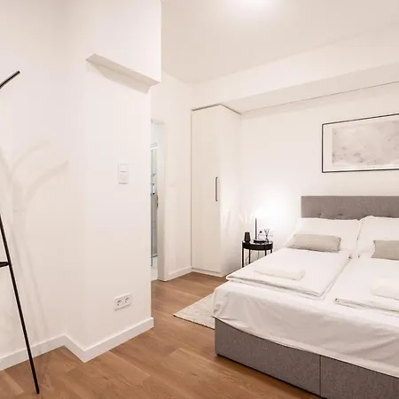E23 - Grand Boulevard Design Loft - Location By Bqa Lejlighed Budapest