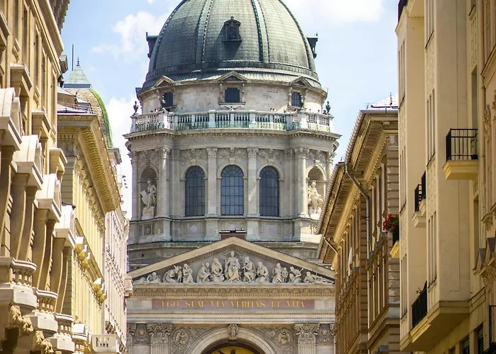 E23 - Grand Boulevard Design Loft - Location By Bqa Apartament Budapesta