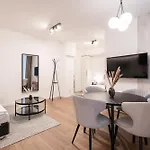E23 - Grand Boulevard Design Loft - Location By Bqa * Budapeste