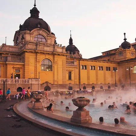 E23 - Grand Boulevard Design Loft - Location By Bqa Apartament Budapeszt