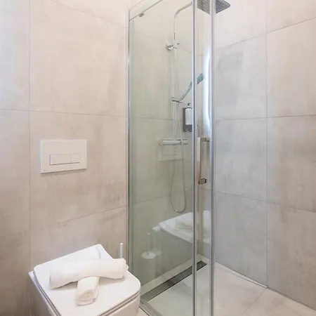 E23 - Grand Boulevard Design Loft - Location By Bqa Apartman *