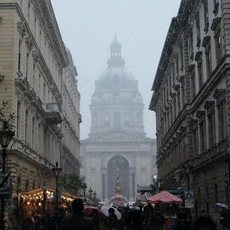 E23 - Grand Boulevard Design Loft - Location By Bqa Apartman